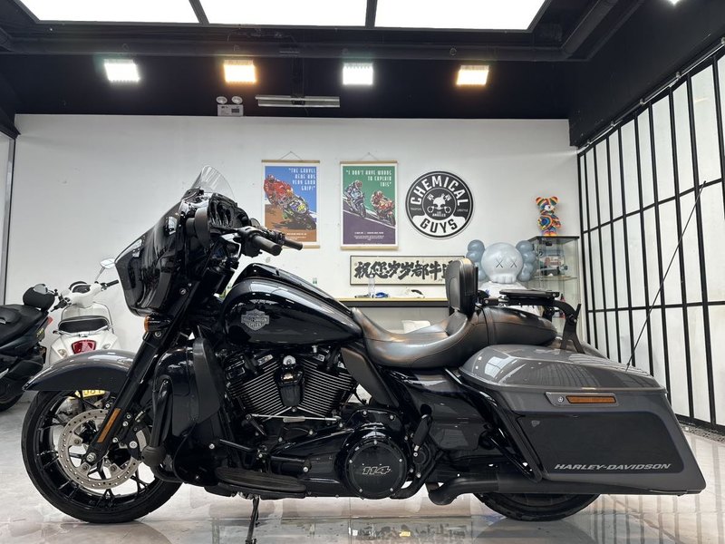 二手哈雷戴维森大道滑翔 Street Glide