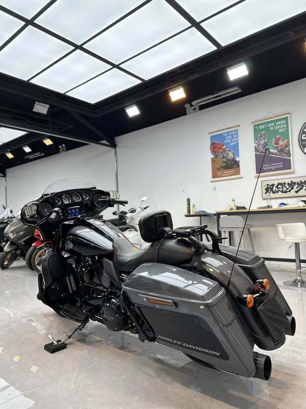 二手哈雷戴维森大道滑翔 Street Glide
