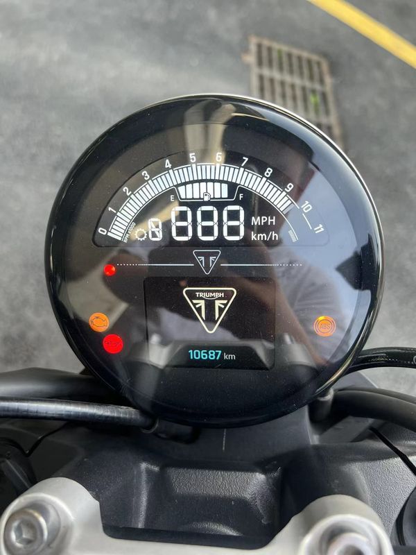 二手凯旋Trident 660