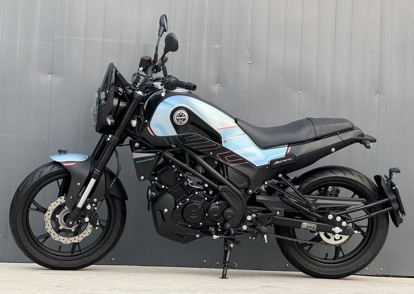 二手贝纳利幼狮 Leoncino 150