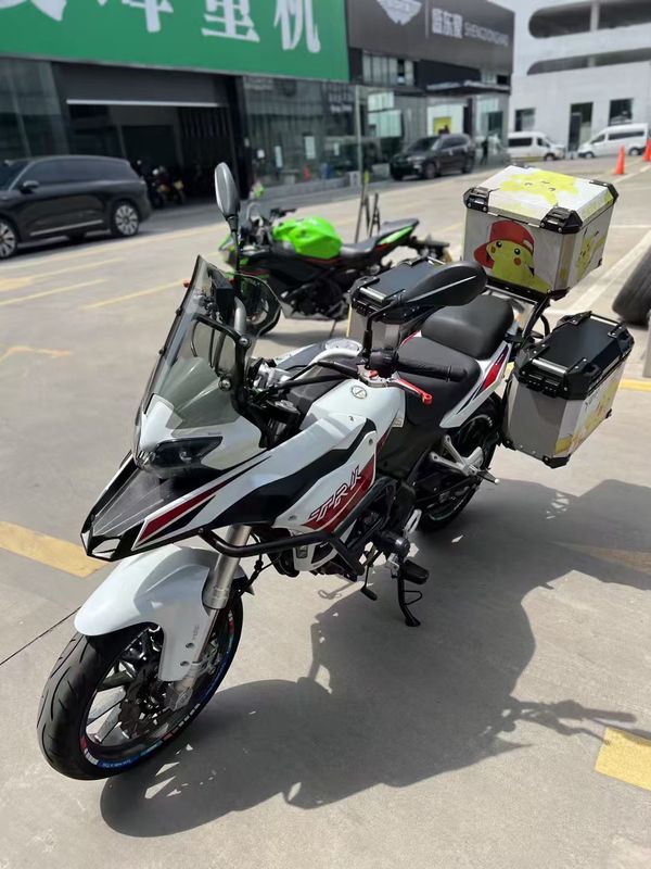 二手贝纳利金鹏 TRK251