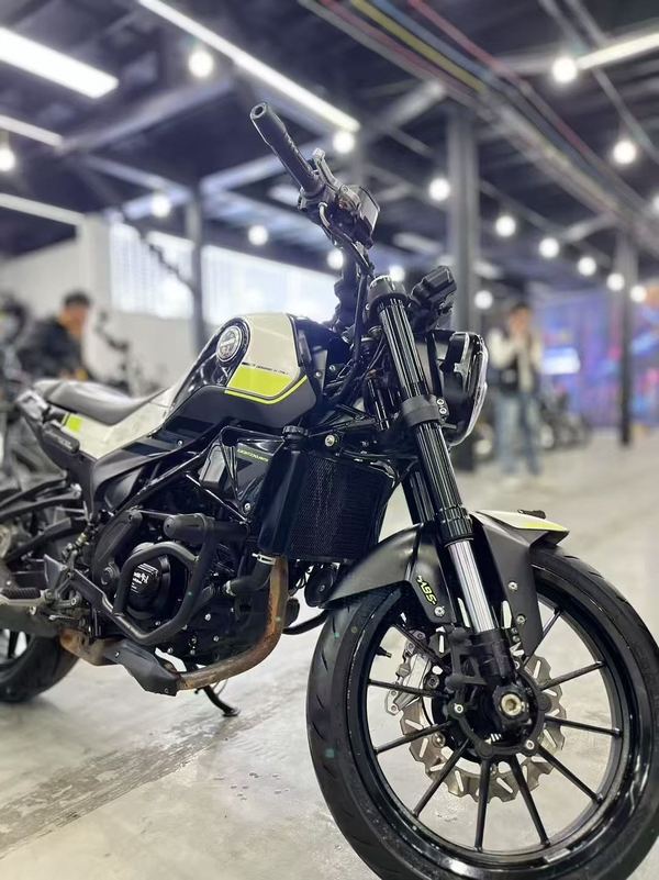 二手贝纳利幼狮 Leoncino 250