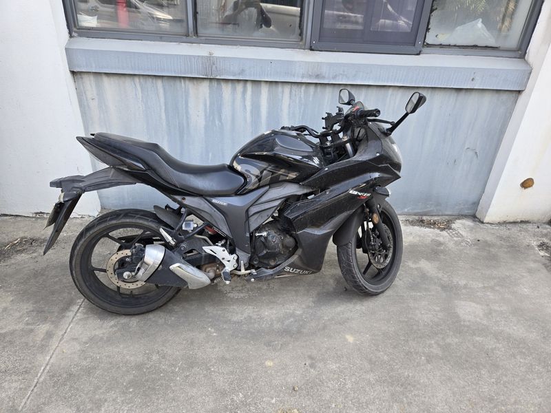 二手济南铃木极客飒 Gixxer 155