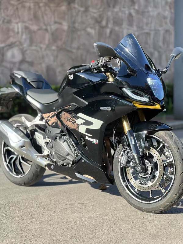 二手贝纳利龙卷风 Tornado 402R