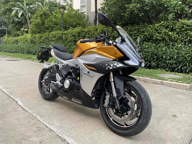 二手贝纳利龙卷风 Tornado 552R