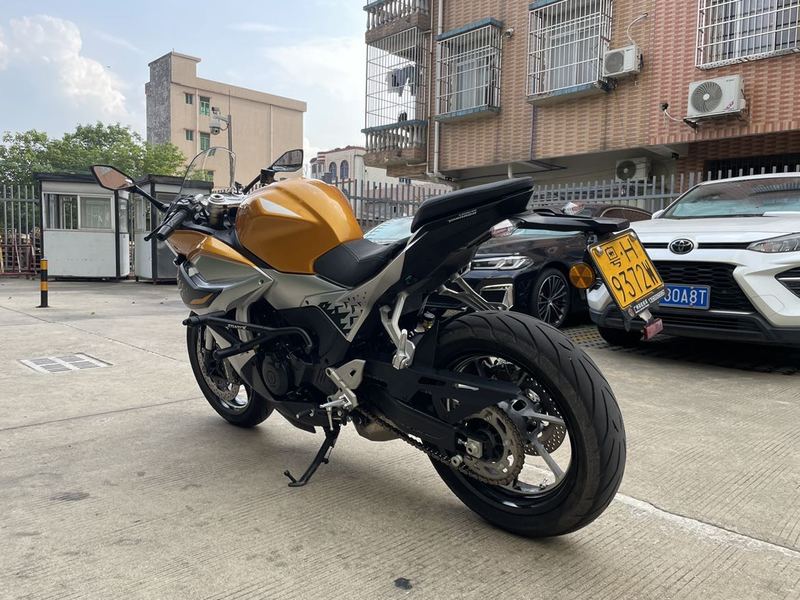二手贝纳利龙卷风 Tornado 552R