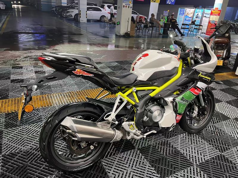 二手贝纳利龙卷风 Tornado 302R