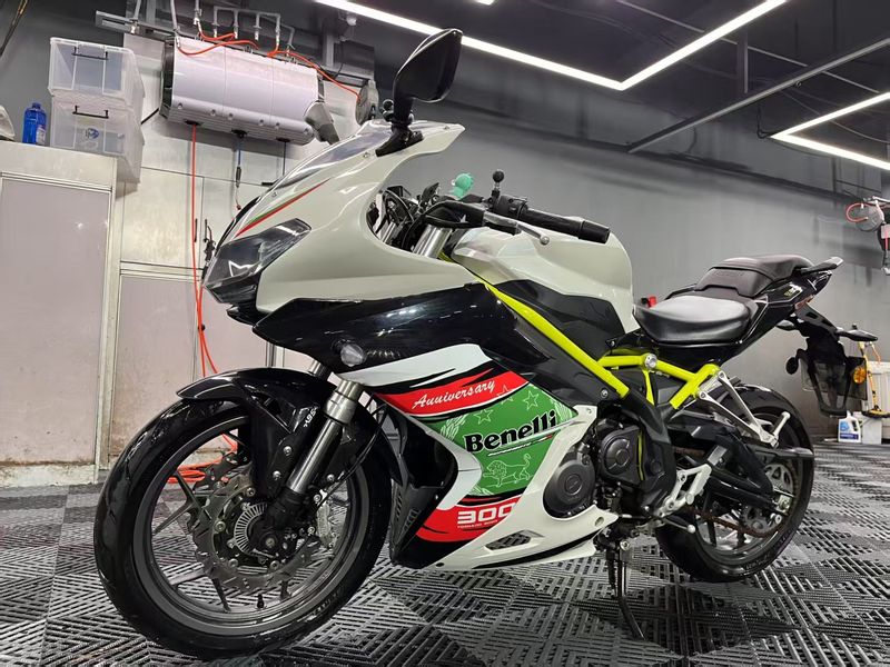 二手贝纳利龙卷风 Tornado 302R