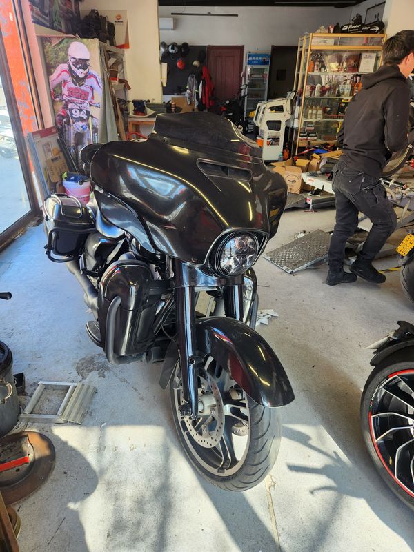 二手哈雷戴维森大道滑翔 Street Glide