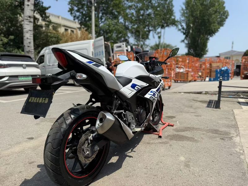 二手豪爵铃木GSX250R