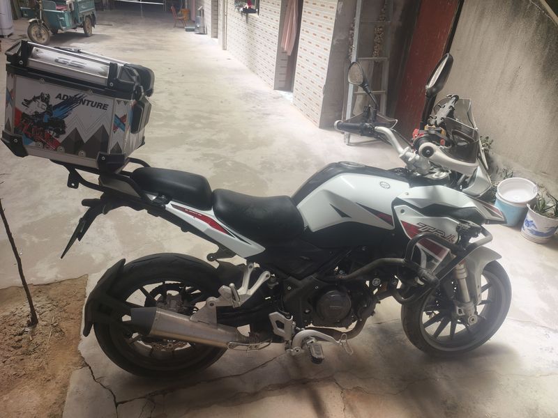 二手贝纳利金鹏 TRK251