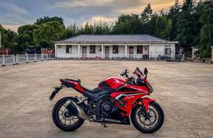 二手本田CBR400R