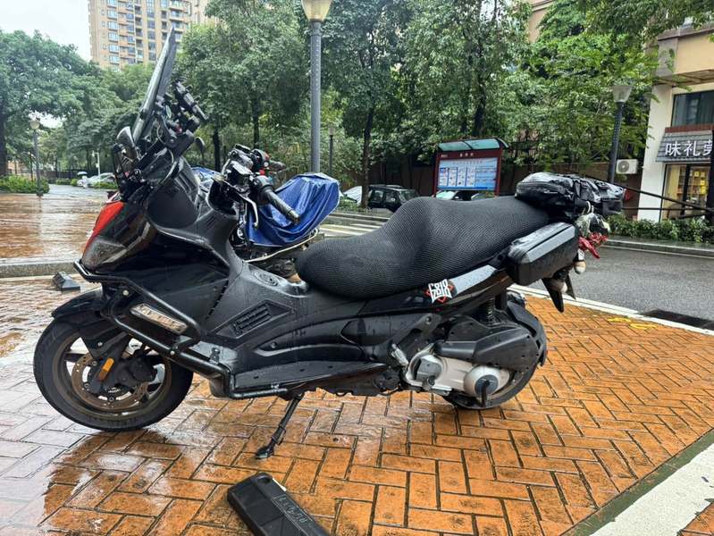 二手阿普利亚SR MAX 300
