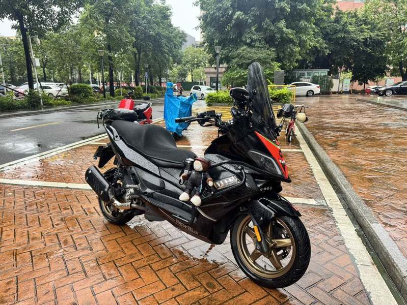 二手阿普利亚SR MAX 300