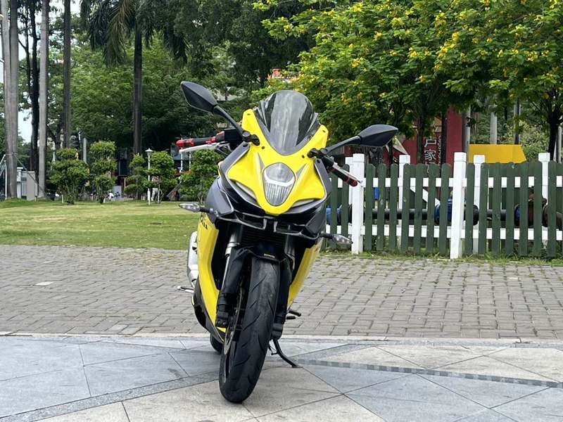 二手贝纳利龙卷风 Tornado 302R