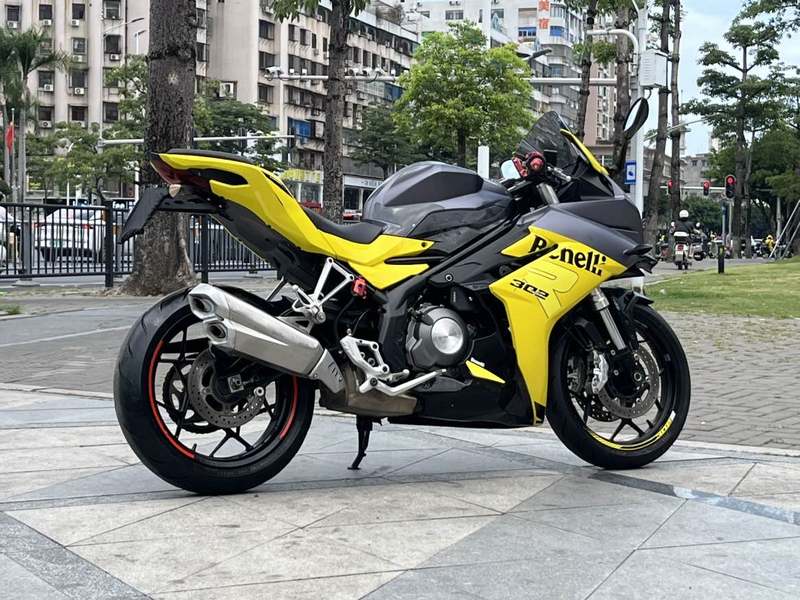 二手贝纳利龙卷风 Tornado 302R