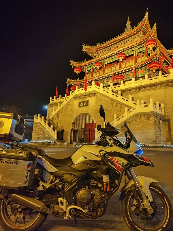 二手贝纳利金鹏 TRK251