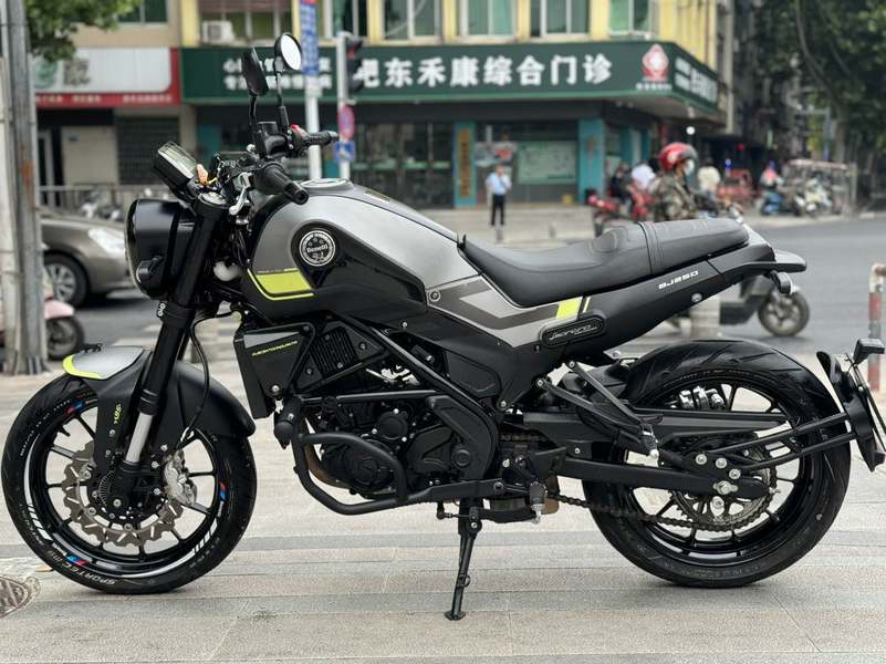 二手贝纳利幼狮 Leoncino 250