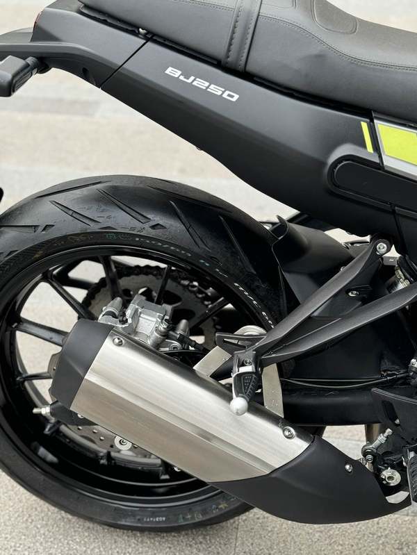 二手贝纳利幼狮 Leoncino 250