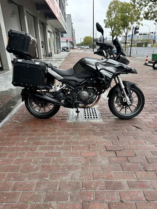 二手贝纳利金鹏 TRK251