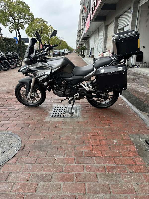 二手贝纳利金鹏 TRK251