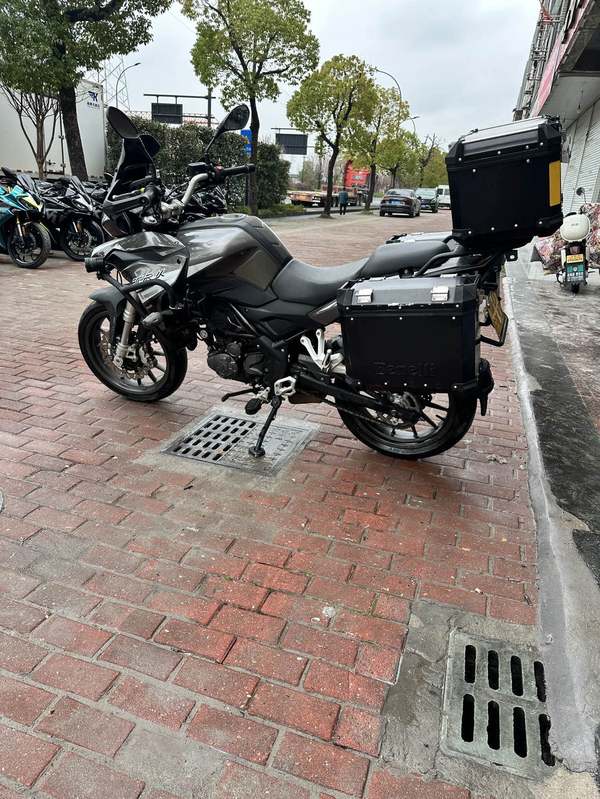 二手贝纳利金鹏 TRK251