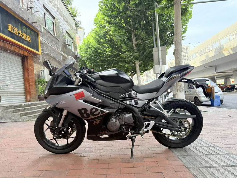 二手贝纳利龙卷风 Tornado 252R