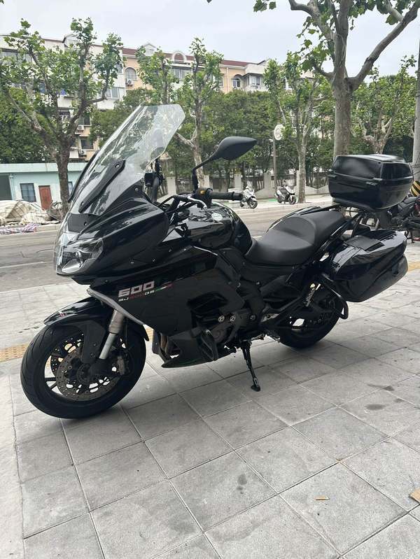 二手贝纳利600GC