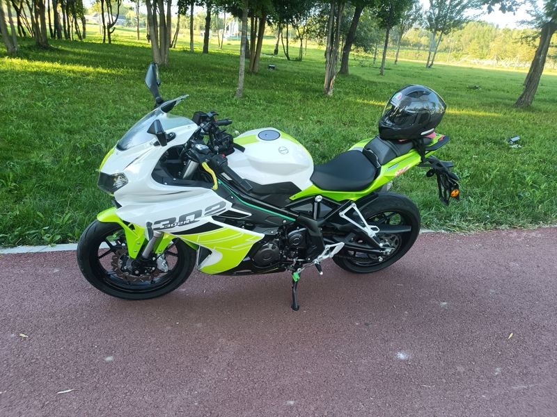 二手贝纳利龙卷风 Tornado 302R