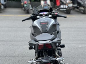 二手本田CBR400R