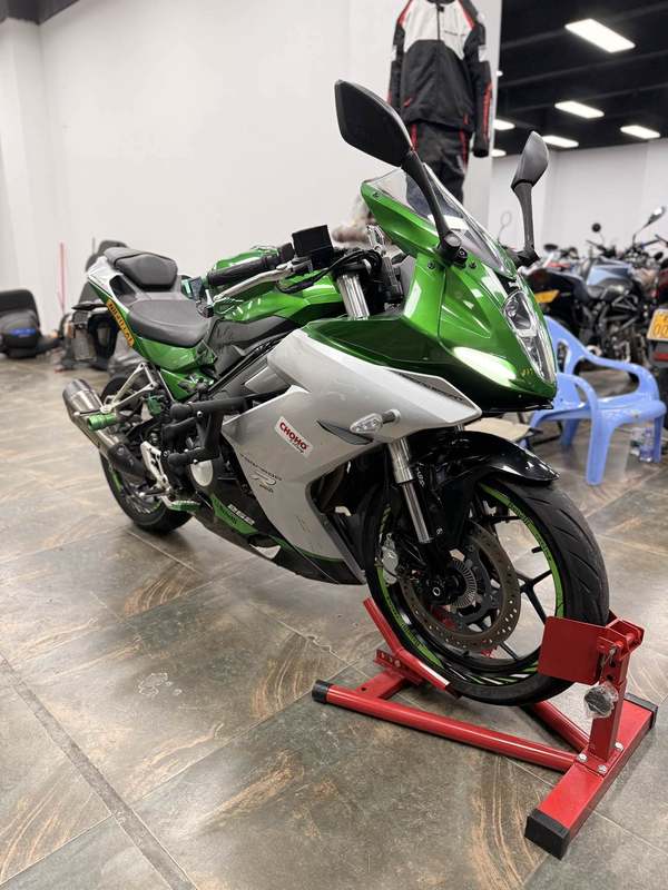 二手贝纳利龙卷风 Tornado 252R