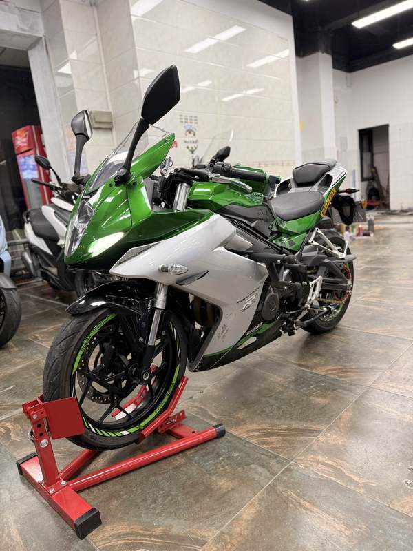 二手贝纳利龙卷风 Tornado 252R