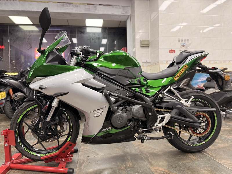 二手贝纳利龙卷风 Tornado 252R