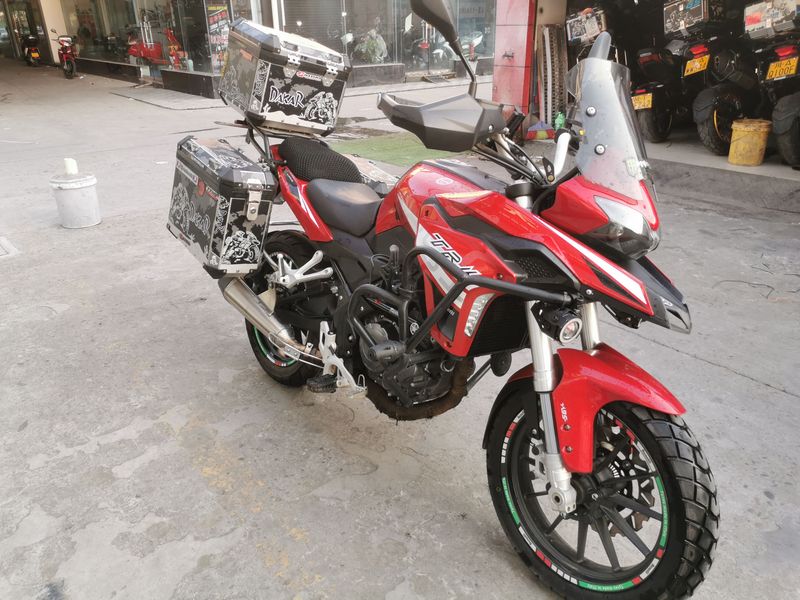 二手贝纳利金鹏 TRK251