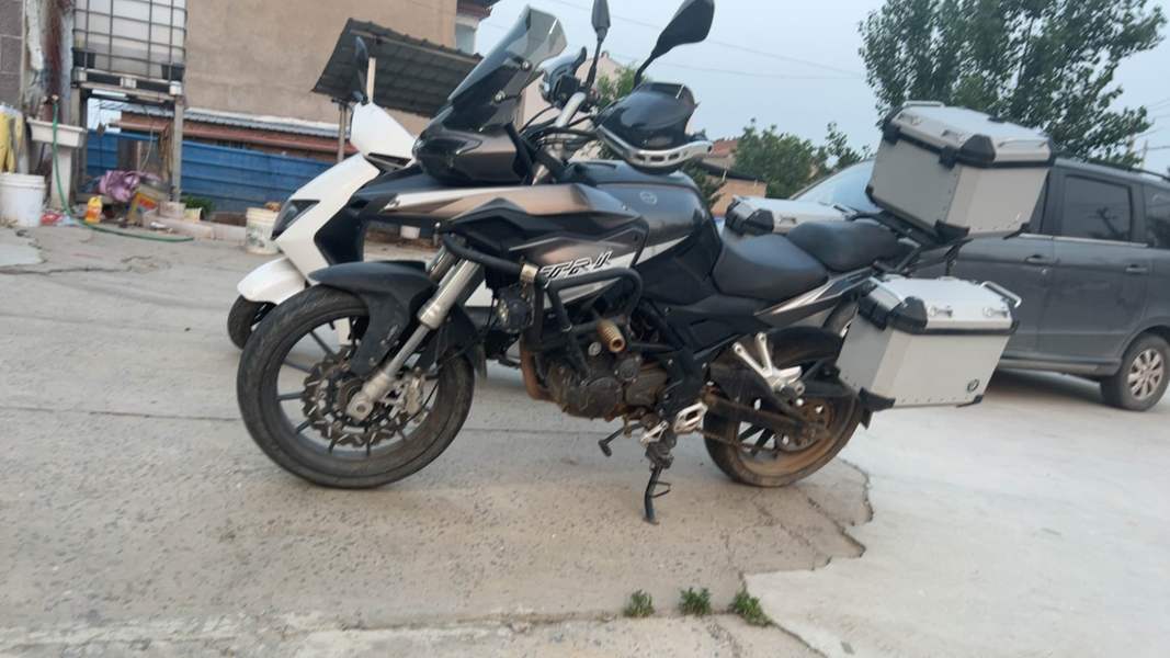 二手贝纳利金鹏 TRK251