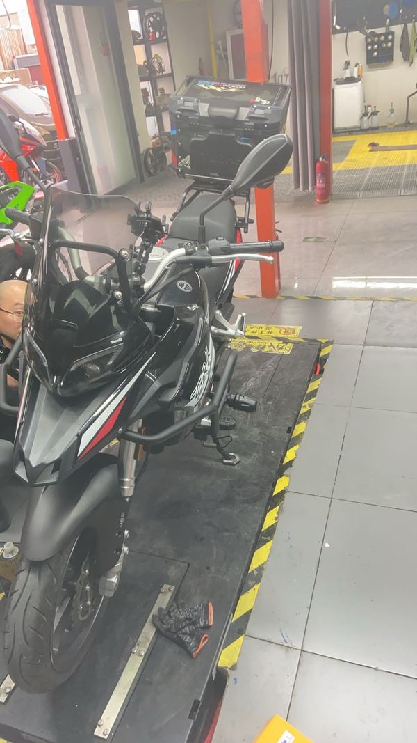 二手贝纳利金鹏 TRK251