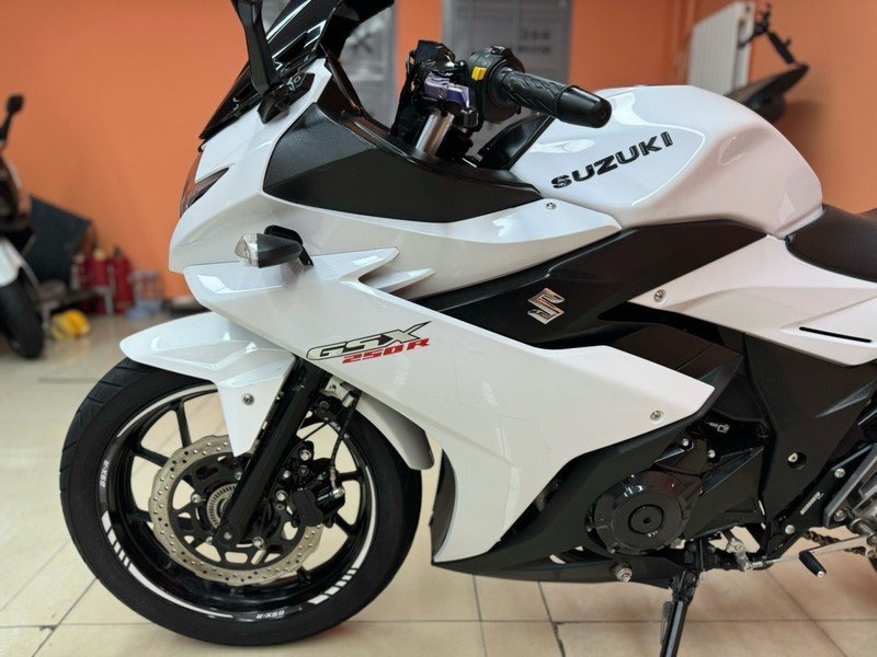 二手豪爵铃木GSX250R