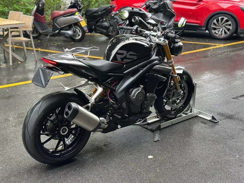 二手凯旋Speed Triple 1200 RS