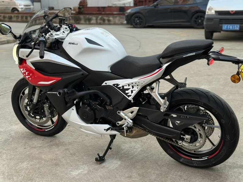 二手贝纳利龙卷风 Tornado 552R