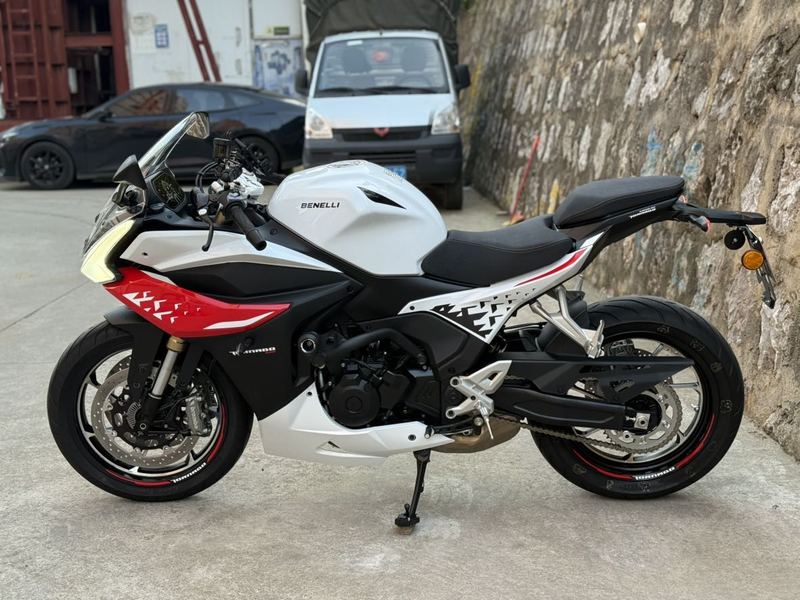 二手贝纳利龙卷风 Tornado 552R