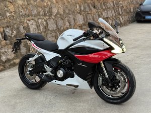 二手贝纳利龙卷风 Tornado 552R