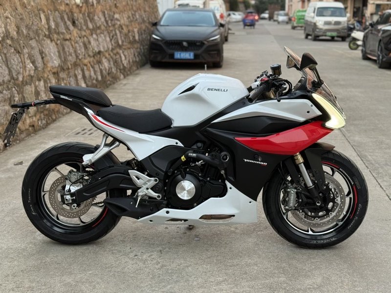 二手贝纳利龙卷风 Tornado 552R