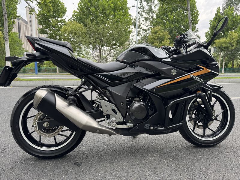 二手豪爵铃木GSX250R