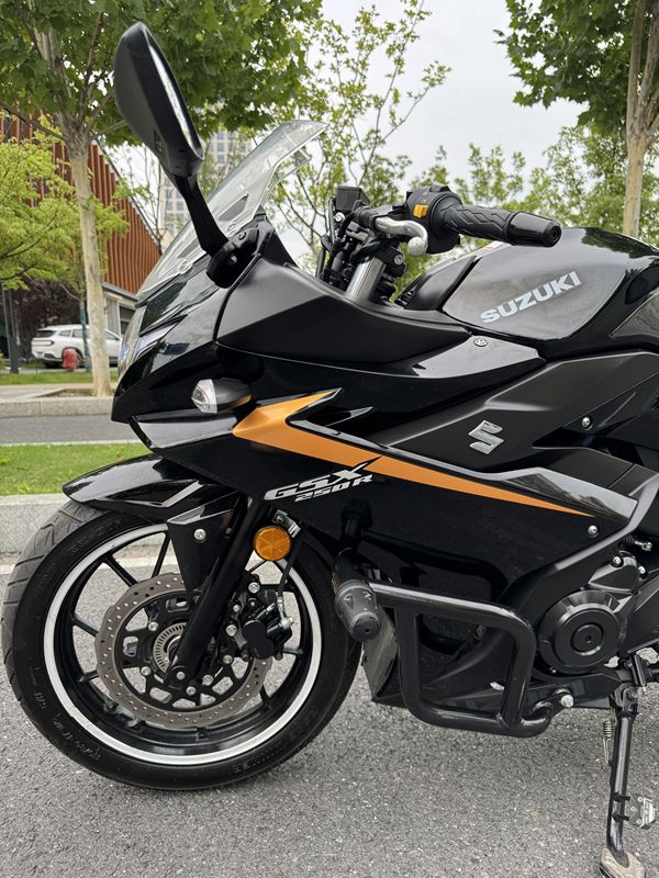 二手豪爵铃木GSX250R