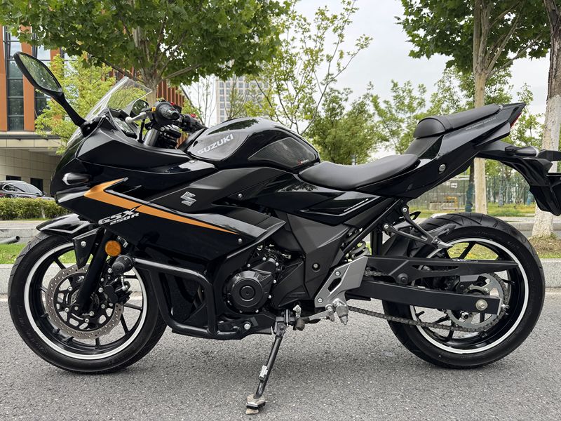 二手豪爵铃木GSX250R