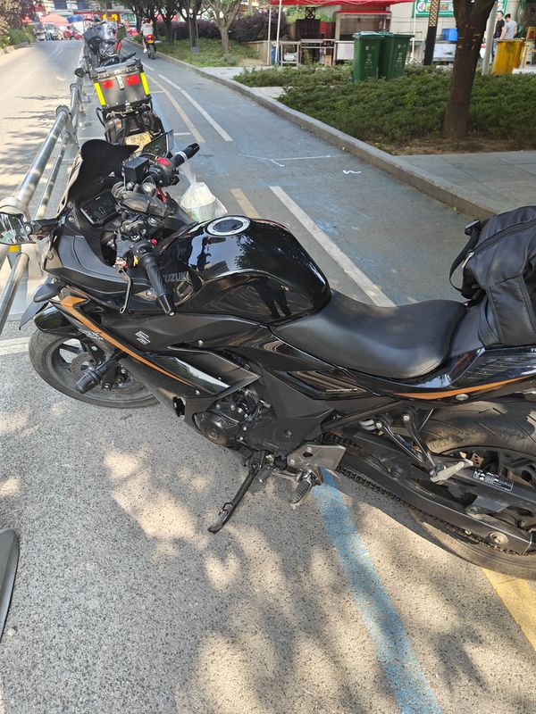 二手豪爵铃木GSX250R