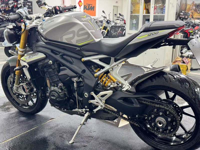 二手凯旋Speed Triple 1200 RS