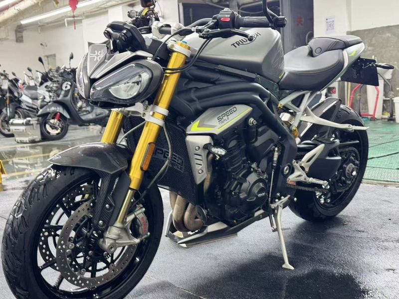 二手凯旋Speed Triple 1200 RS