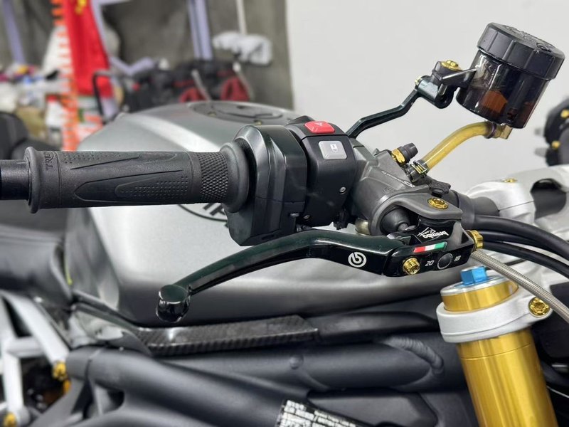 二手凯旋Speed Triple 1200 RS