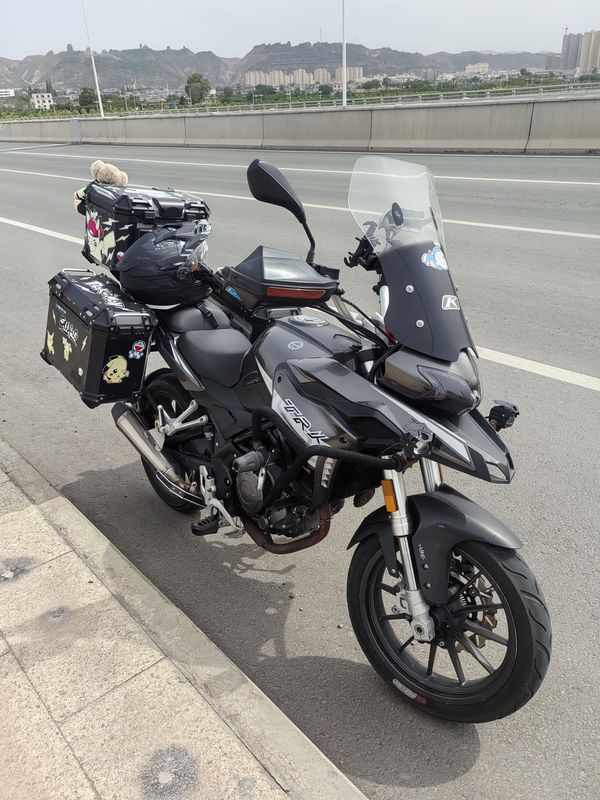 二手贝纳利金鹏 TRK251